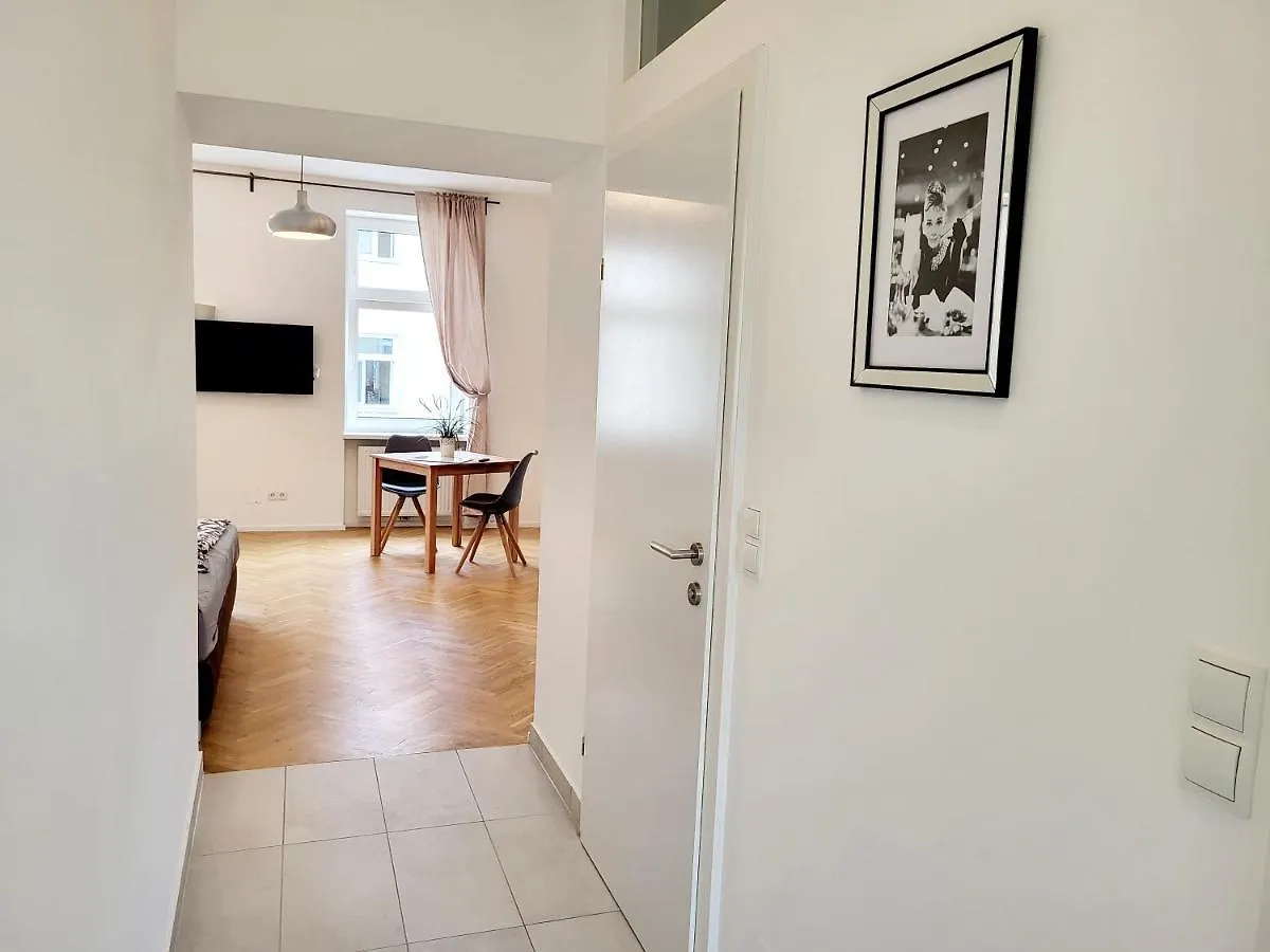 Buchengasse Apartment Vienna - Free Highspeed-Internet 0*,