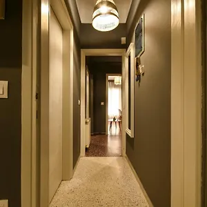 thessaloniki-center-comfort-apartment.hotels-of-thessaloniki.com/