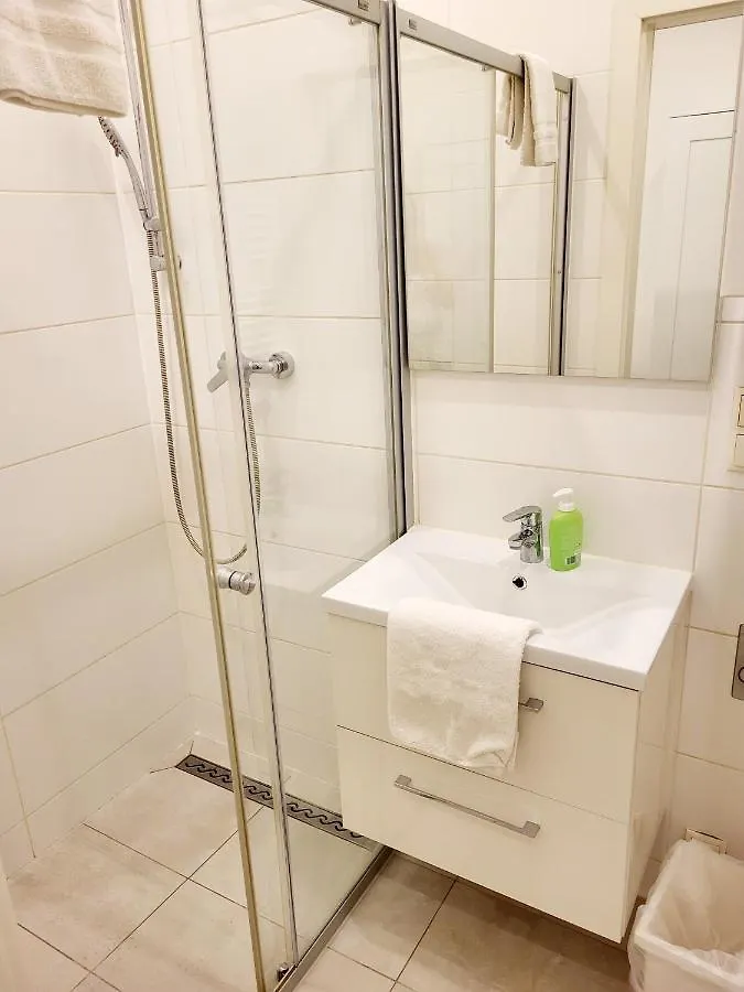 Buchengasse Apartment Vienna - Free Highspeed-Internet 0*,
